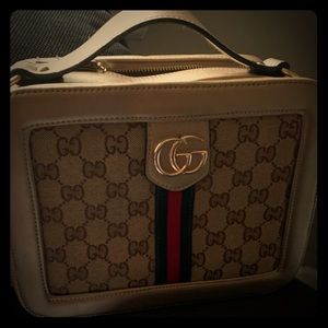 Gucci shoes and purse and wallet set for 425